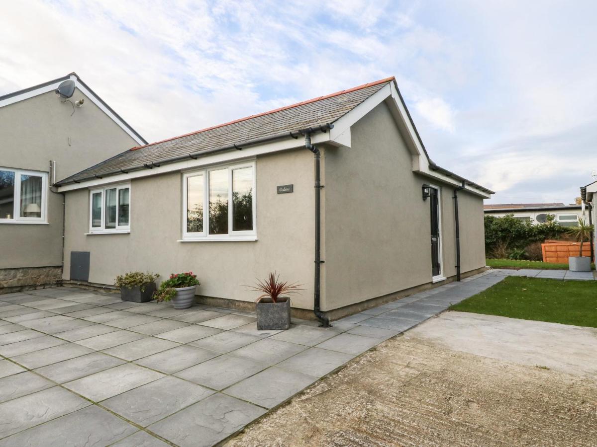 Cedars Villa Holyhead Exterior photo